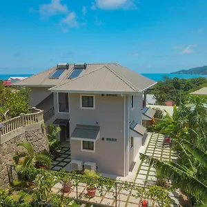 Whispering Palms Apartment